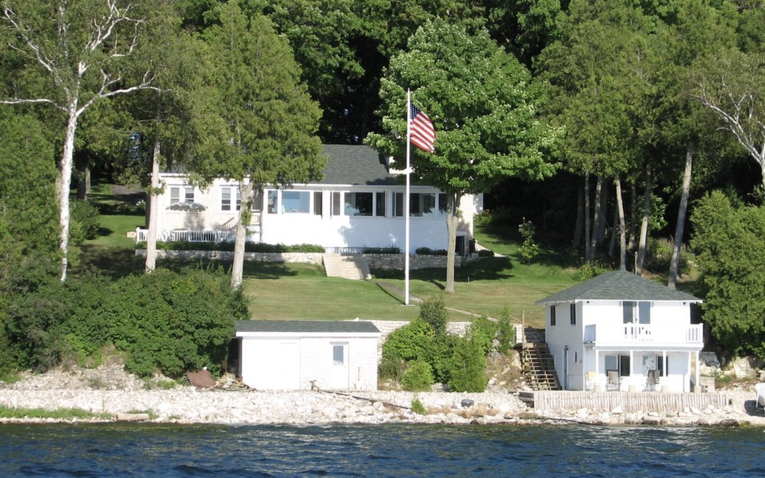 Don’t be that guest: Lake house etiquette tips from the pros